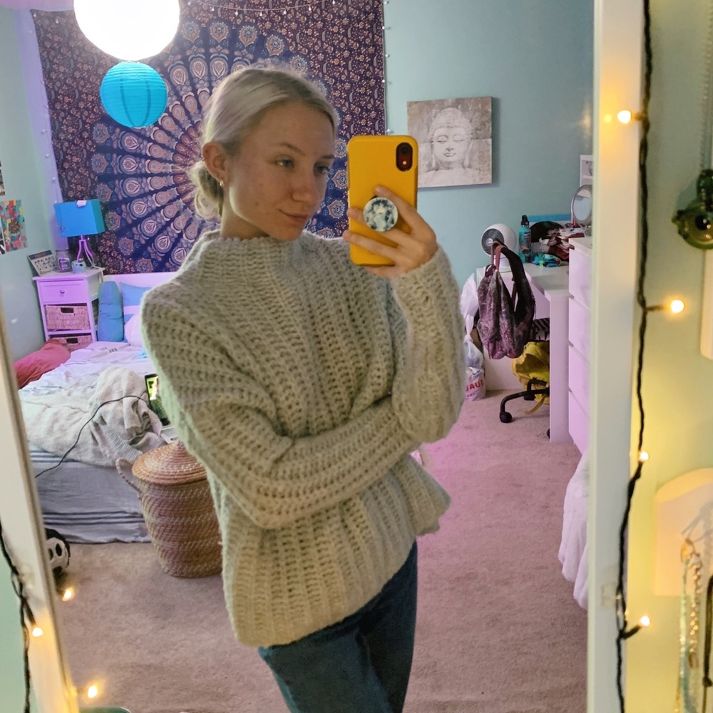 American Eagle Sweater!!